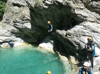  Canyoning jump